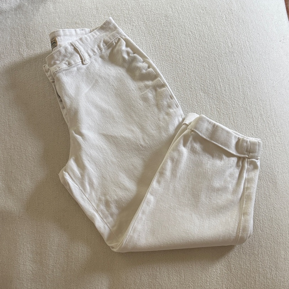 St. John's Bay Women's White Straight Leg capri Jeans